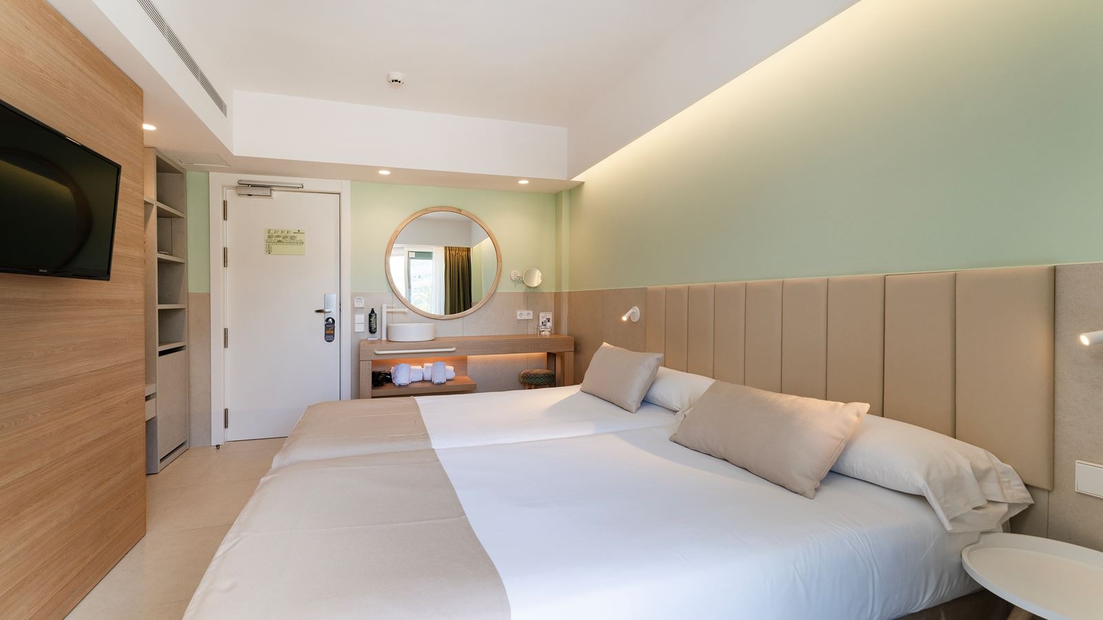 rooms-db-twin-room-balcony-or-terrace