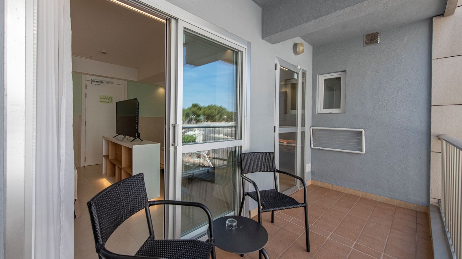 rooms-fa-family-room-balcony-or-terrace