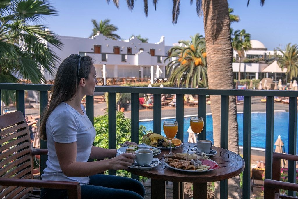 restaurants-pool-bar