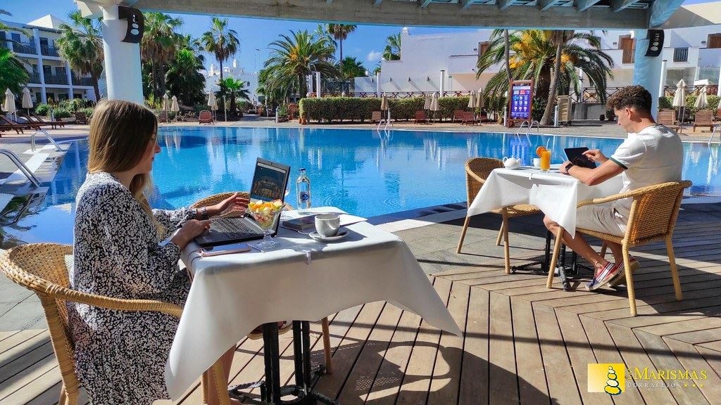 restaurants-pool-bar