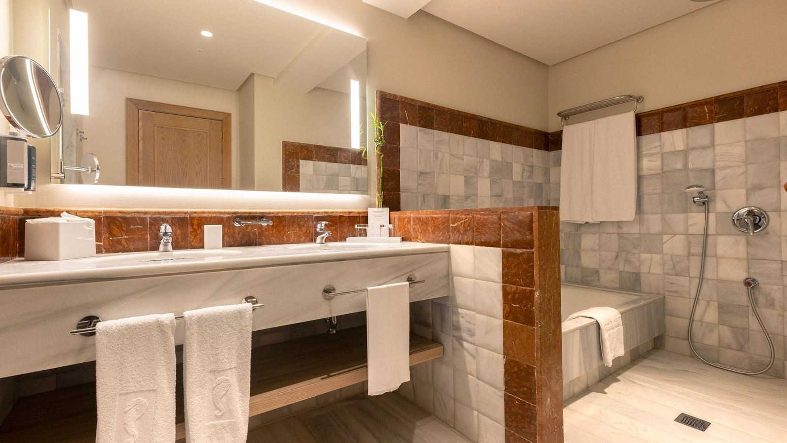 rooms-junior-suite-swim-up-lowest-floor-with-pool