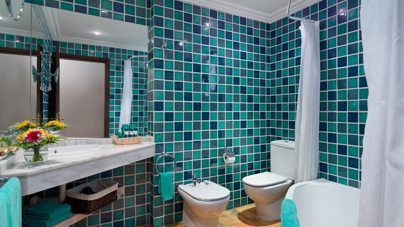 rooms-two-bedroom-apartment-suite-with-balcony-or-terrace