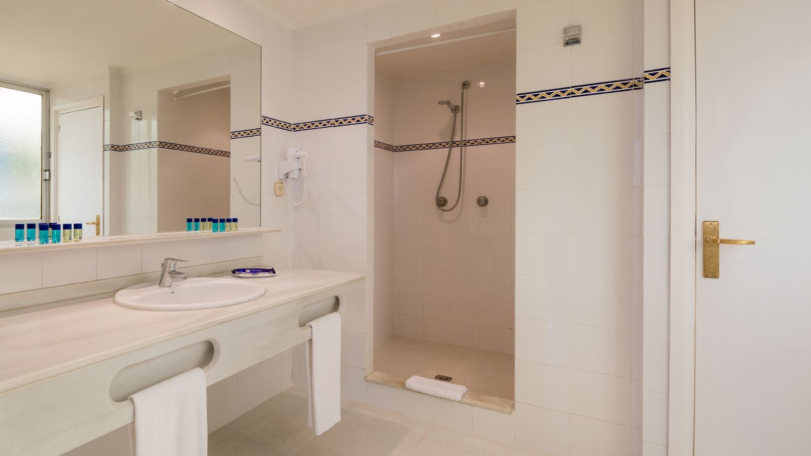 rooms-double-standard-balcony-or-terrace