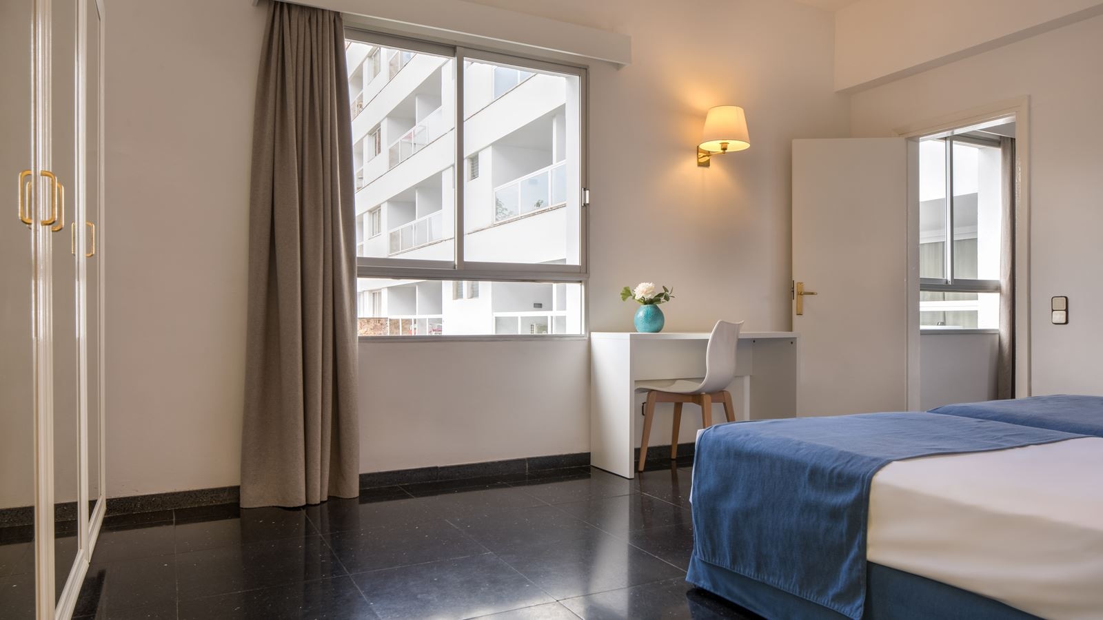 rooms-double-standard-balcony-or-terrace