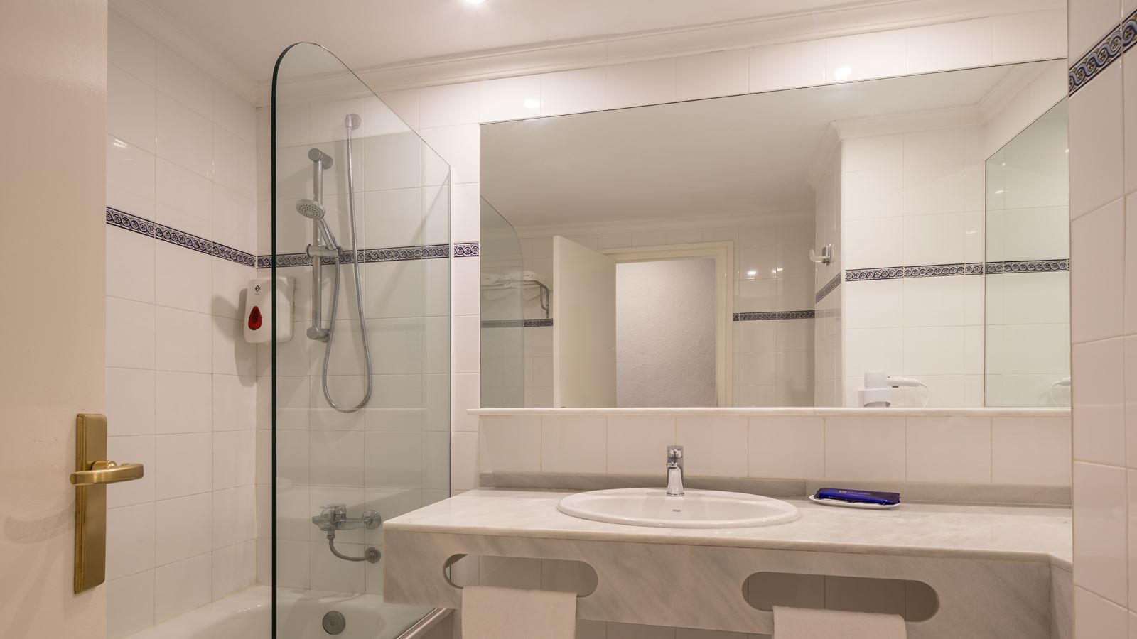 rooms-double-standard-balcony-or-terrace