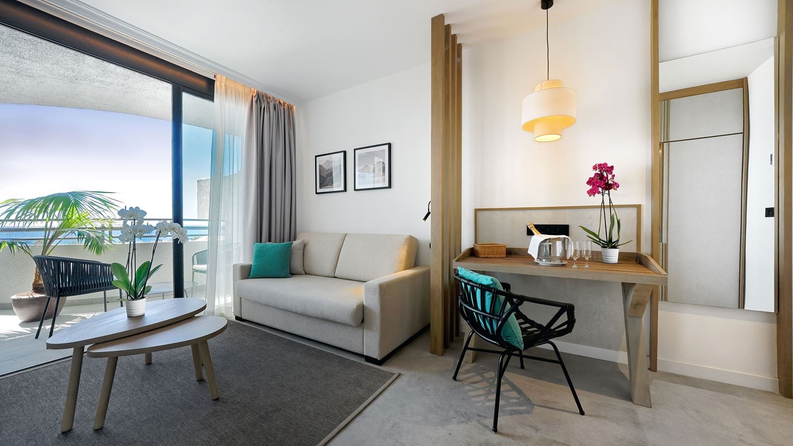 rooms-family-suite-sea-view-balcony-or-terrace