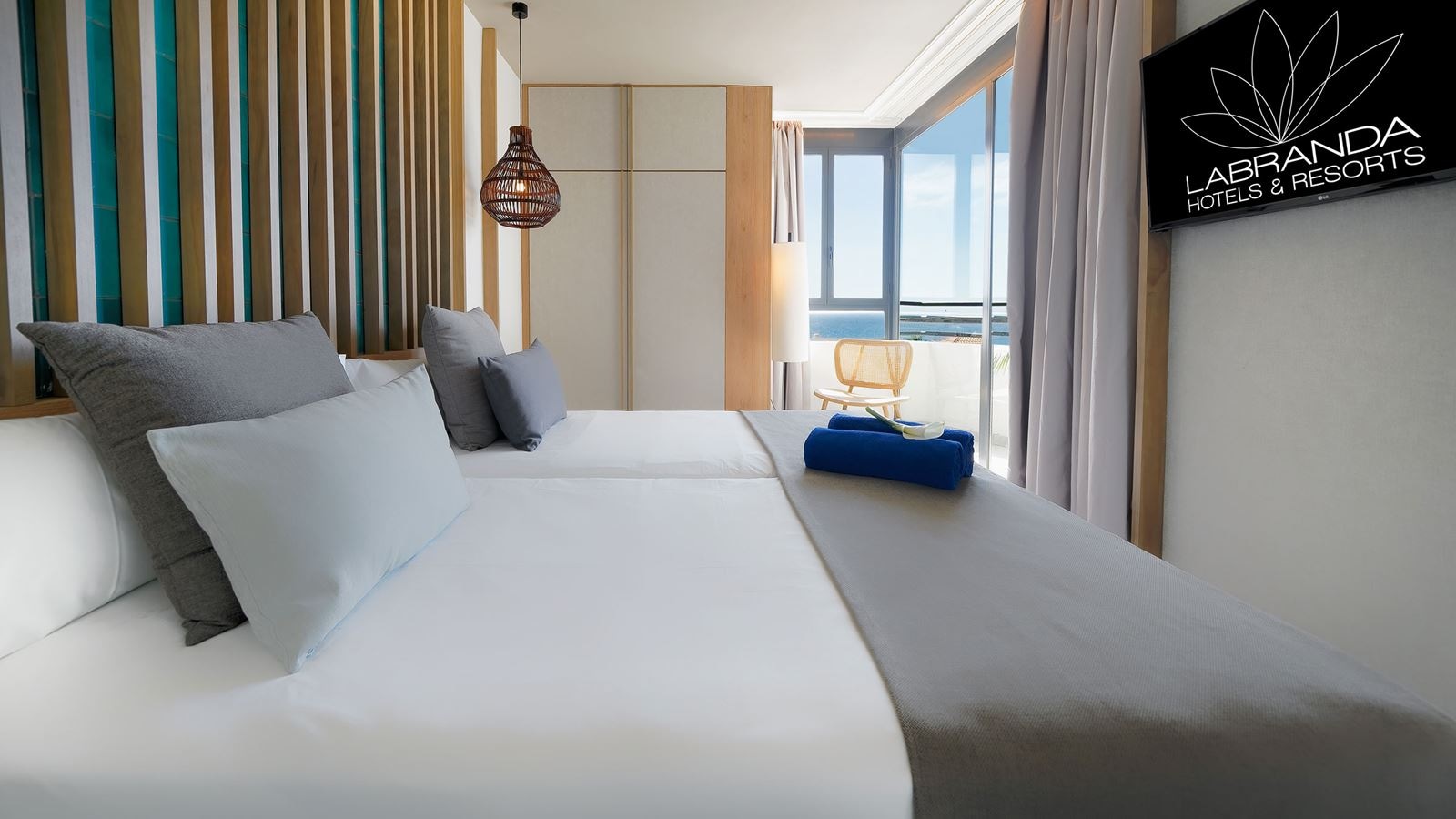 rooms-family-suite-sea-view-balcony-or-terrace