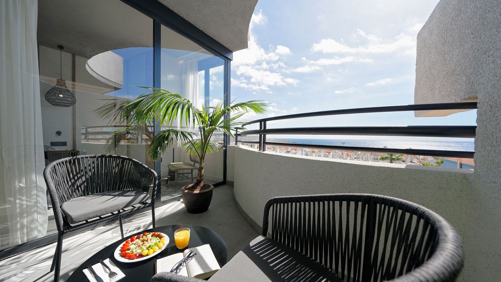 rooms-family-suite-sea-view-balcony-or-terrace