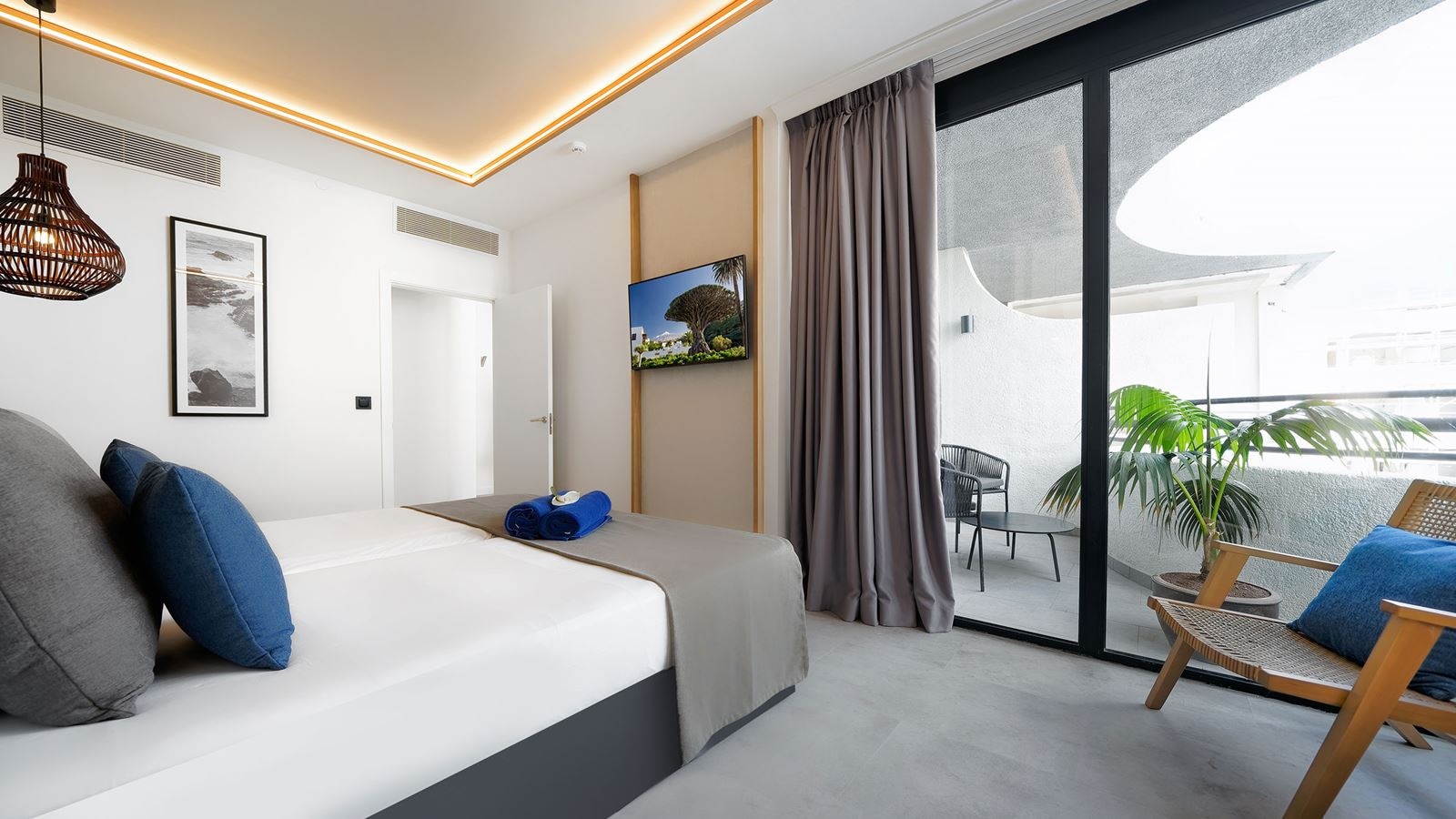 rooms-suite-adults-only-area-balcony-or-terrace