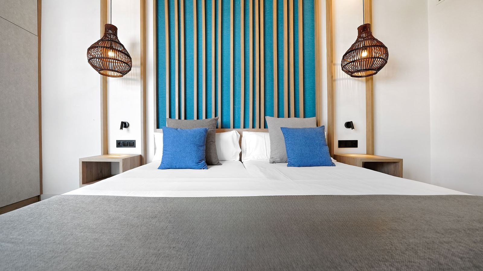 rooms-suite-single-use-with-balcony-or-terrace