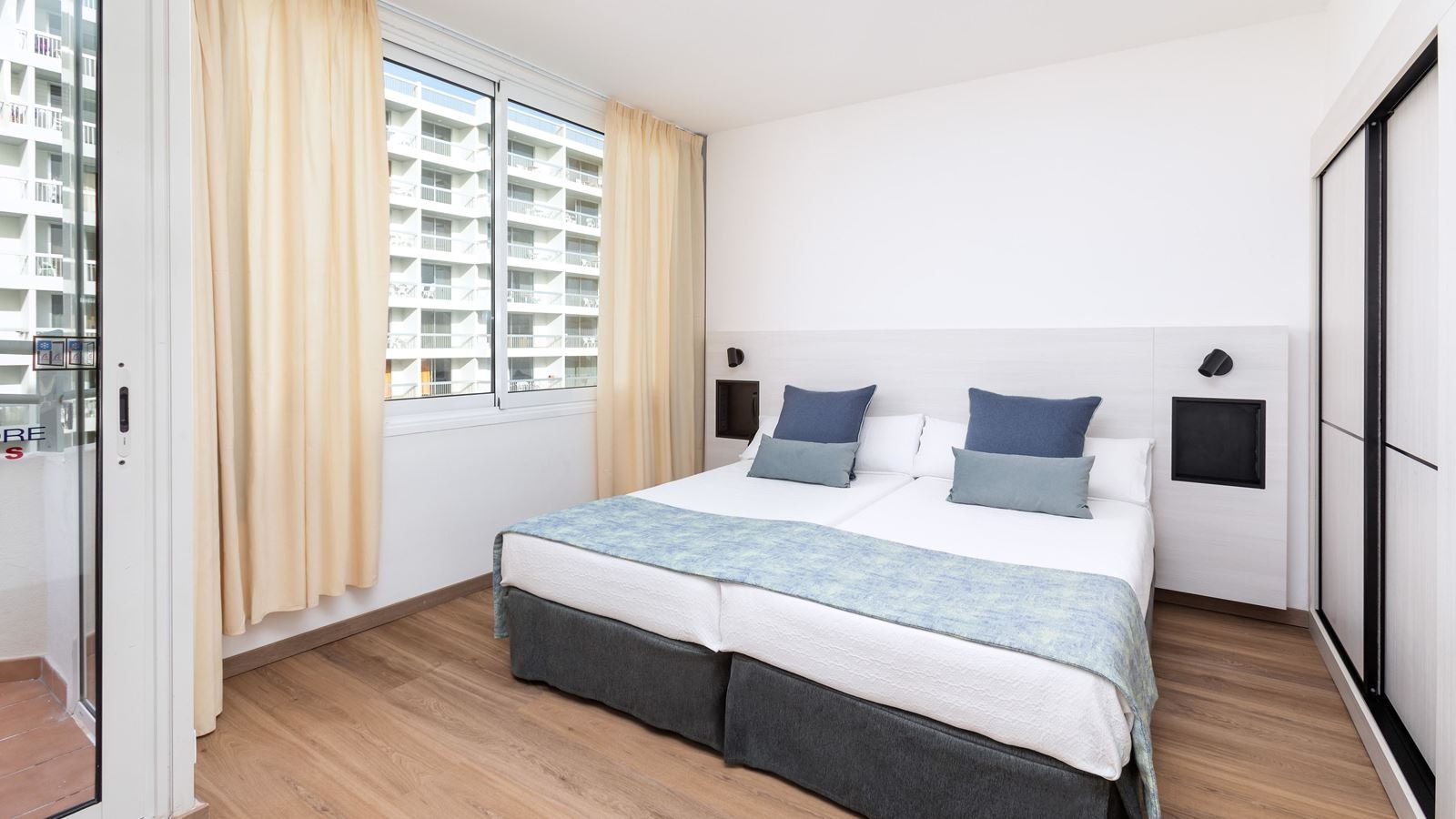 rooms-family-room-balcony-or-terrace