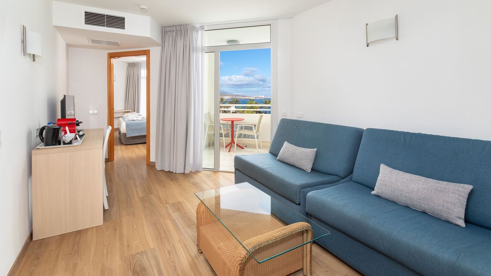 rooms-junior-suite-sea-view-balcony-or-terrace