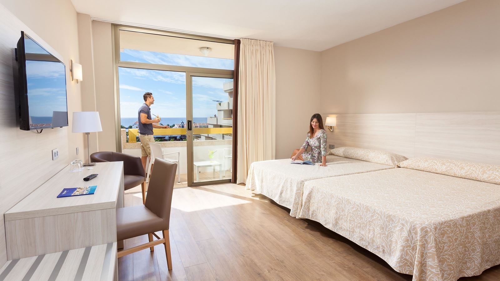 rooms-superior-pool-view