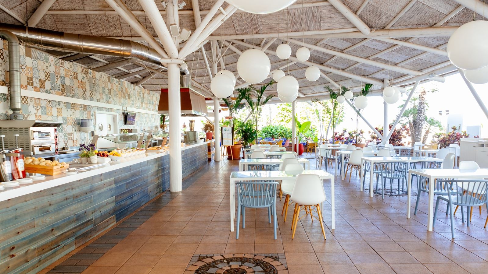 restaurants-arena-pool--snack-bar