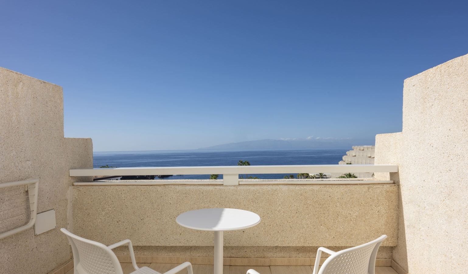 rooms-platinum-club-adults-only-balcony-or-terrace