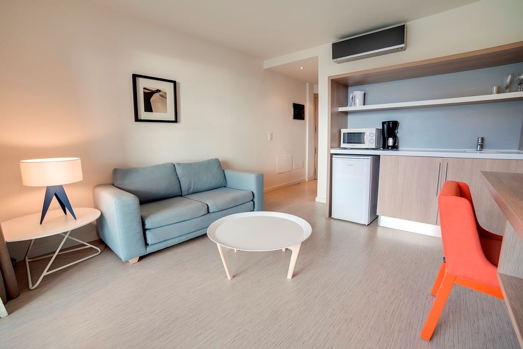 rooms-junior-suite-with-sea-view-and-balcony-or-terrace