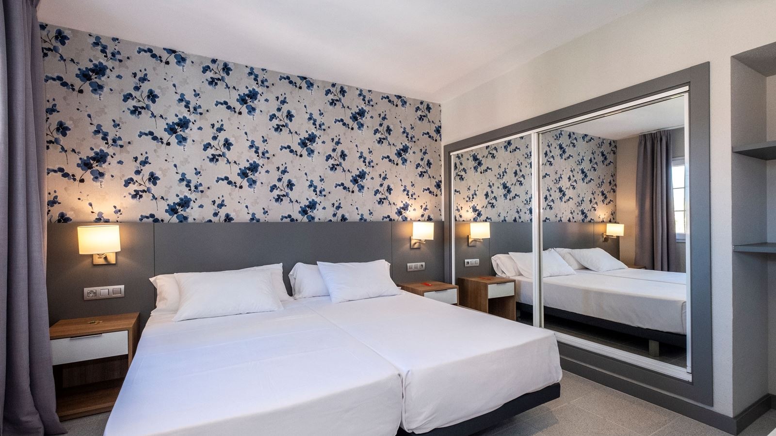 rooms-js--junior-suite-balcony-or-terrace