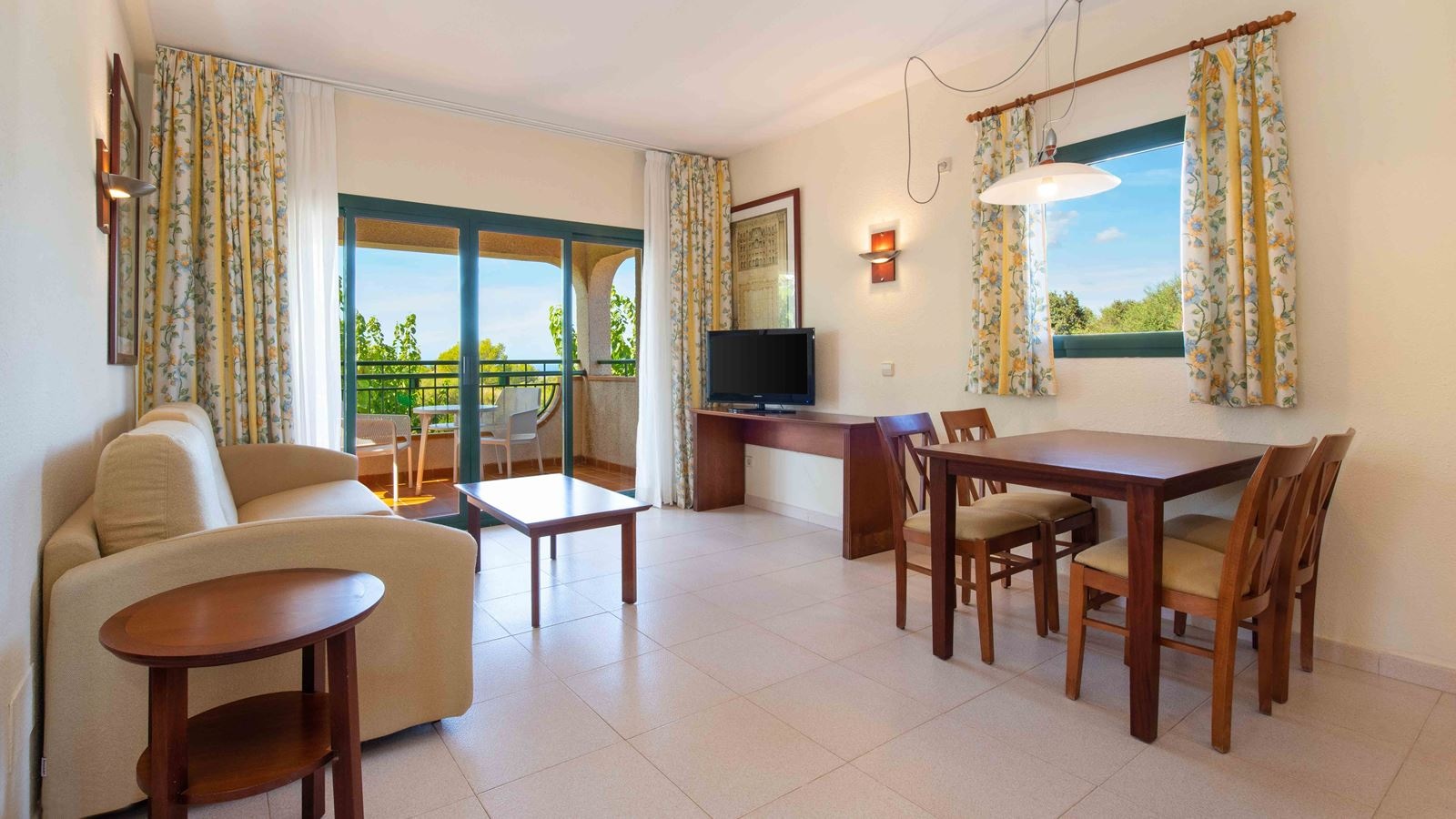 rooms-a1--apartment-1-bedroom-balcony-or-terrace