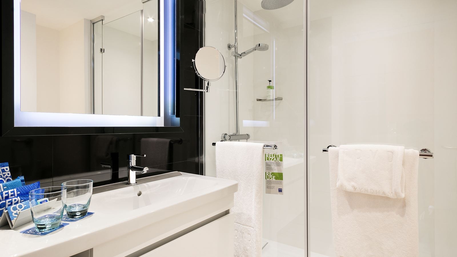 rooms-double-queen-size-bed