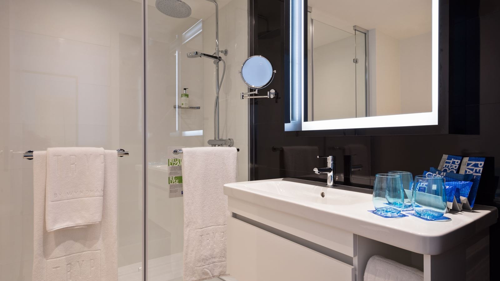 rooms-quadruple-two-beds