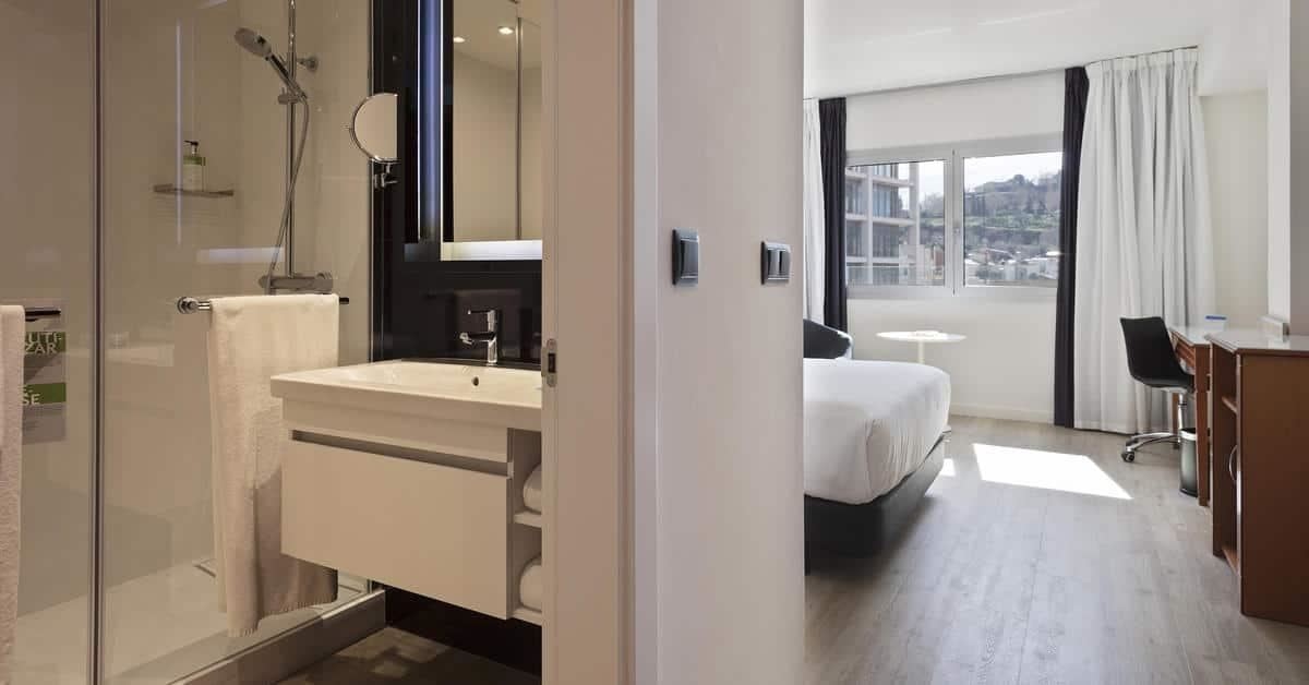 rooms-double-queen-size-bed