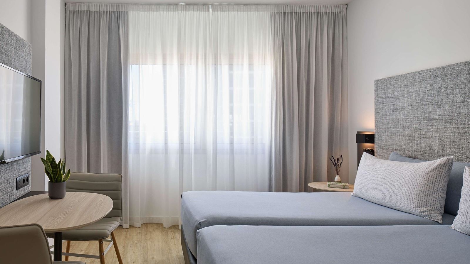 rooms-junior-suite-two-beds