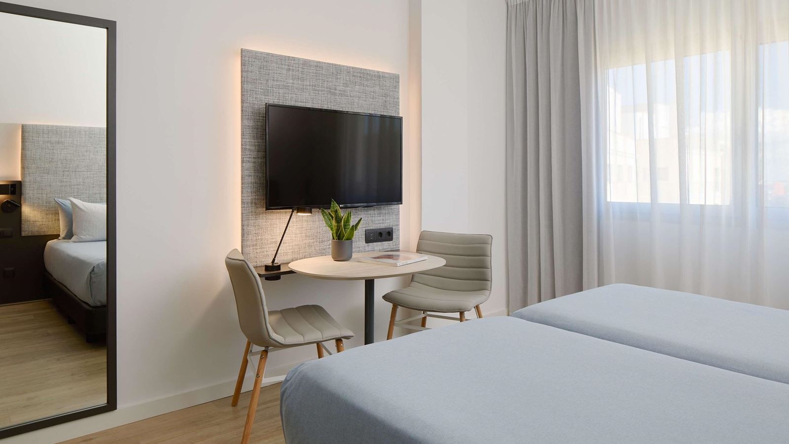 rooms-junior-suite-two-beds