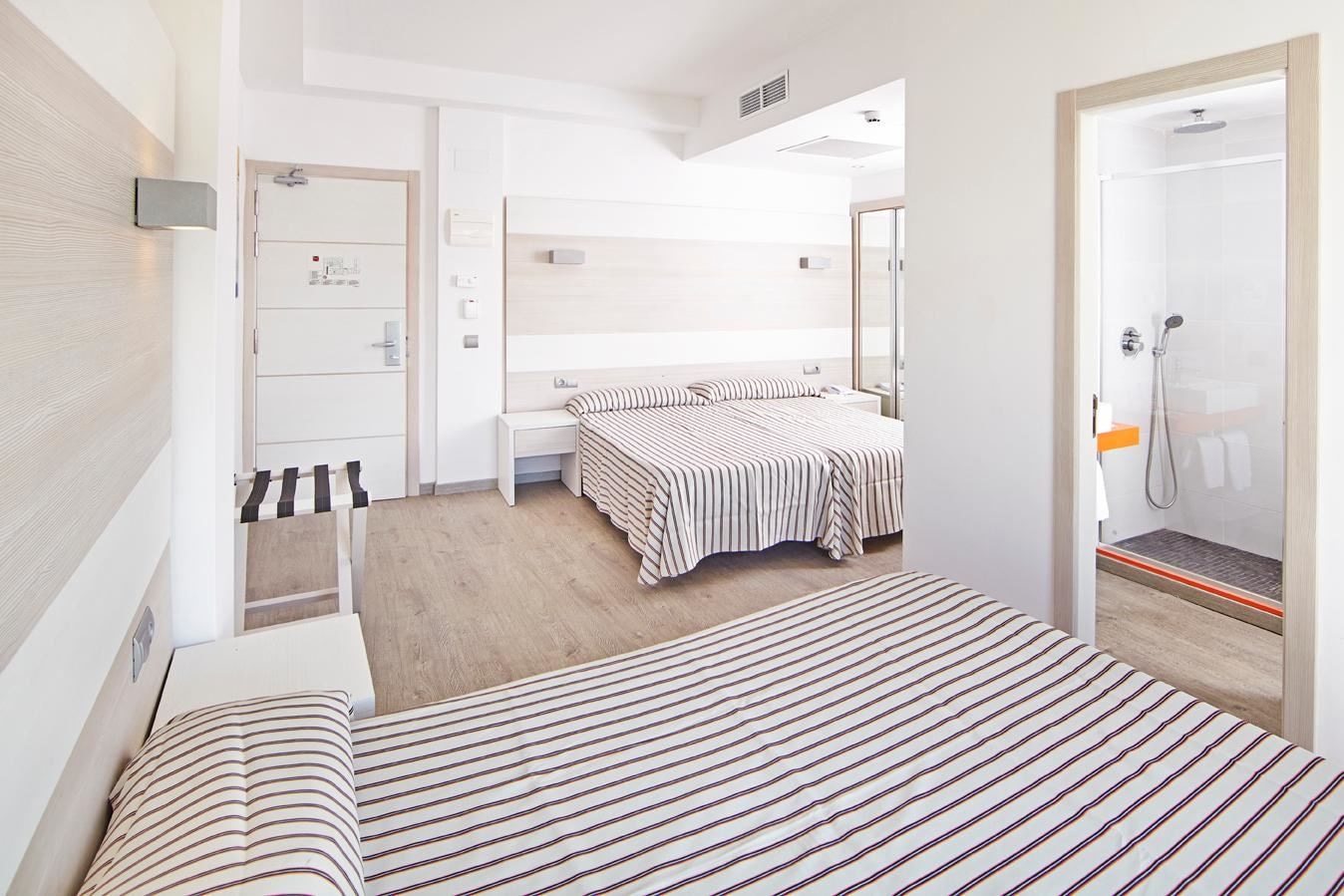 rooms-4b--quadruple-room