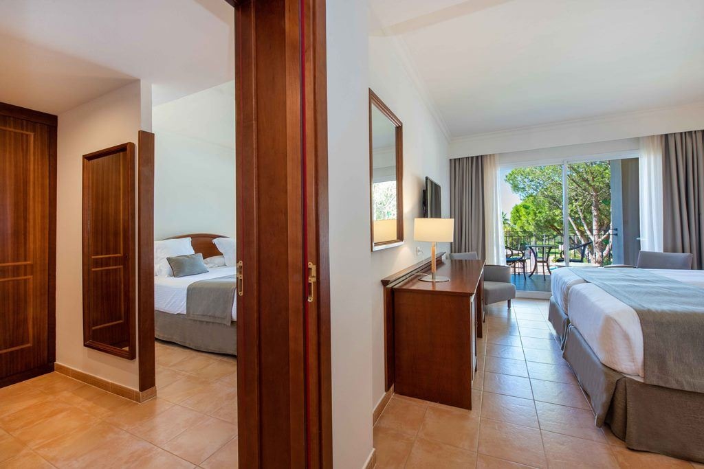 rooms-fz-family-room