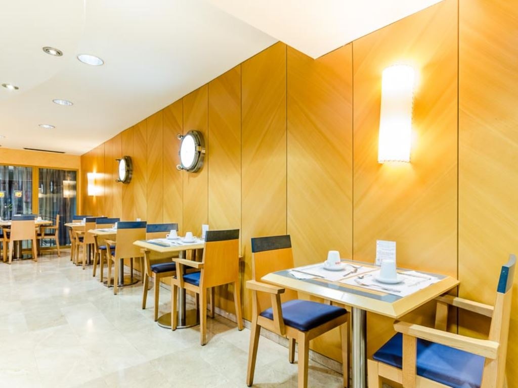 restaurants-breakfast-saloon