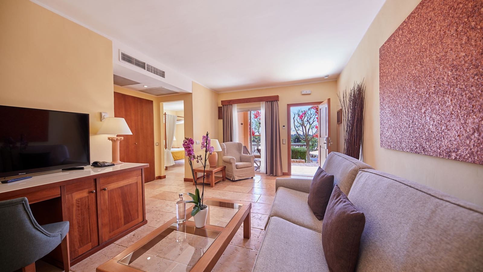 rooms-suite-balibed-balcony-or-terrace