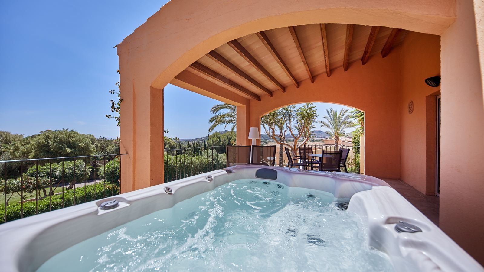 rooms-suite-deluxe-jacuzzi-balcony-or-terrace