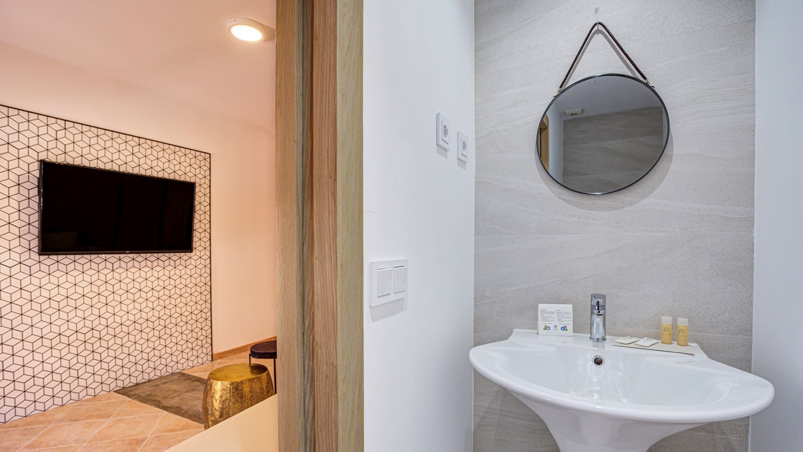 rooms-apartment-one-bedroom-family