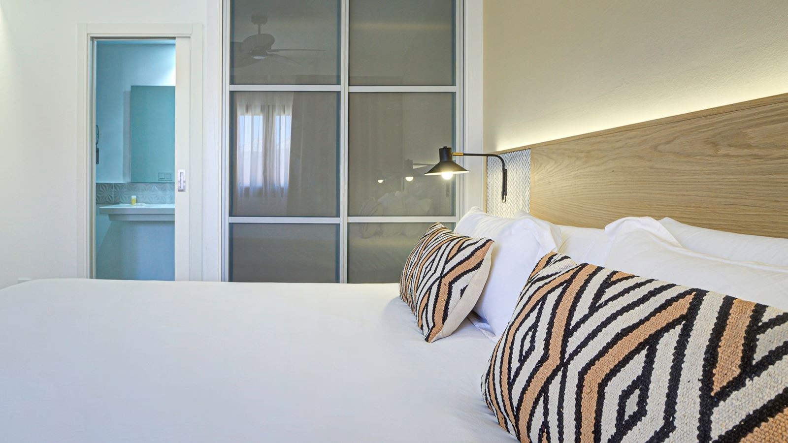 rooms-apartment-one-bedroom-family