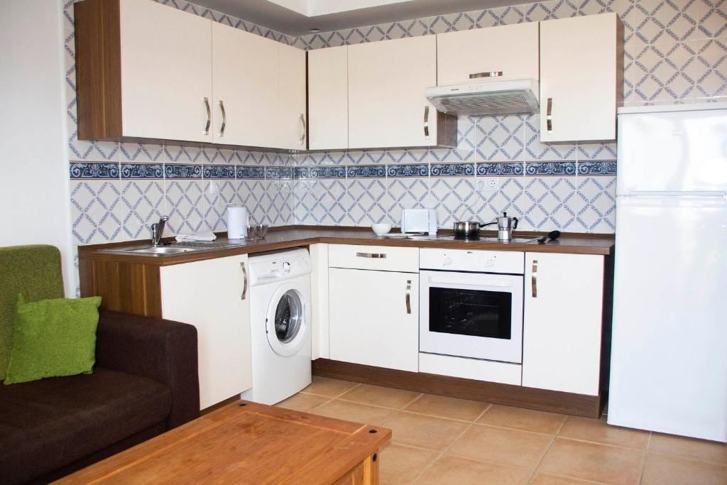 rooms-apartment-1-bedroom-pool-view