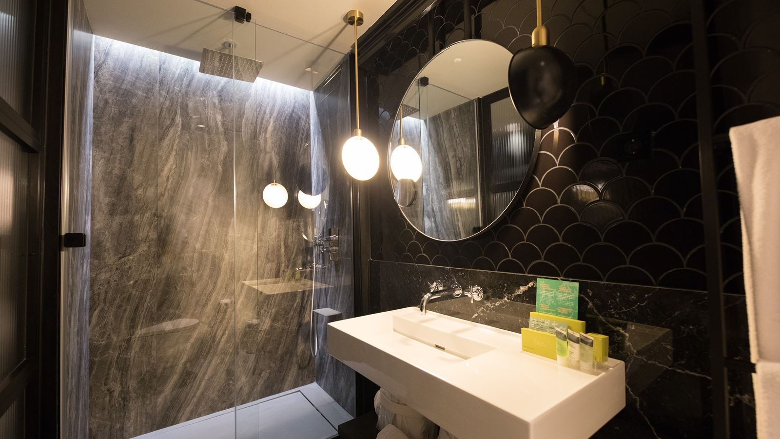 rooms-superior-room-with-partial-sea-view