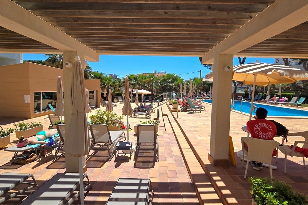 pools-outdoor--indoor-pool