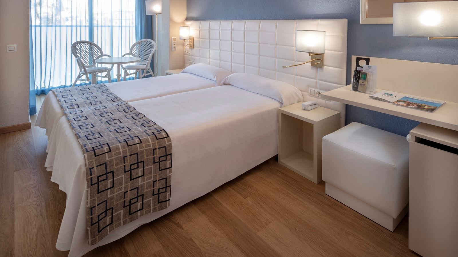 rooms-pool--garden--view-standard-room