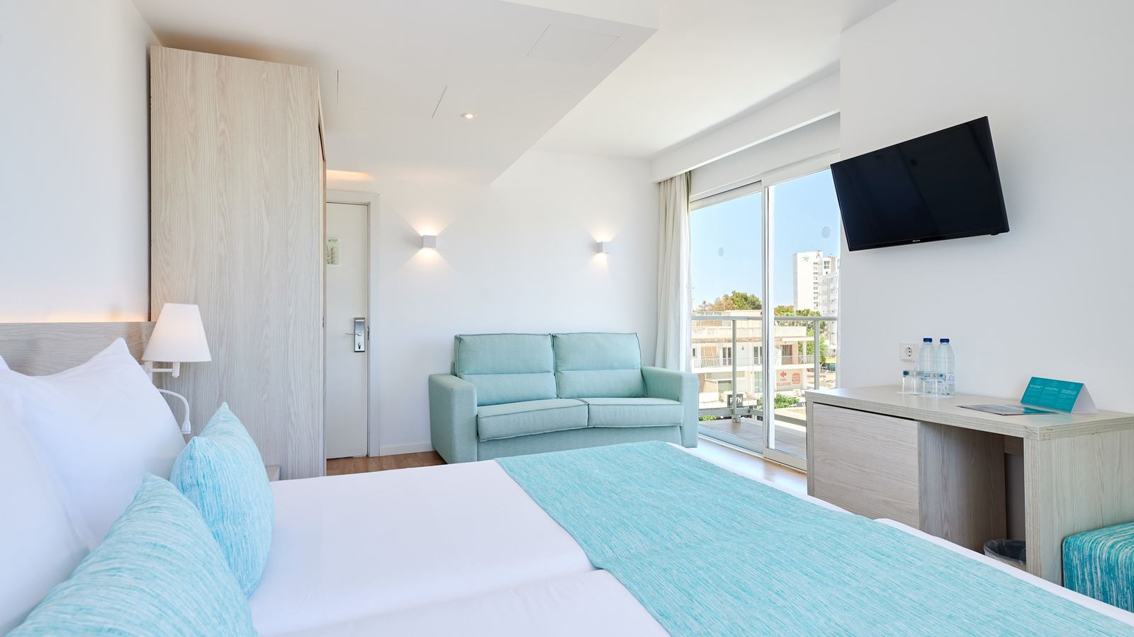 rooms-family-balcony-or-terrace