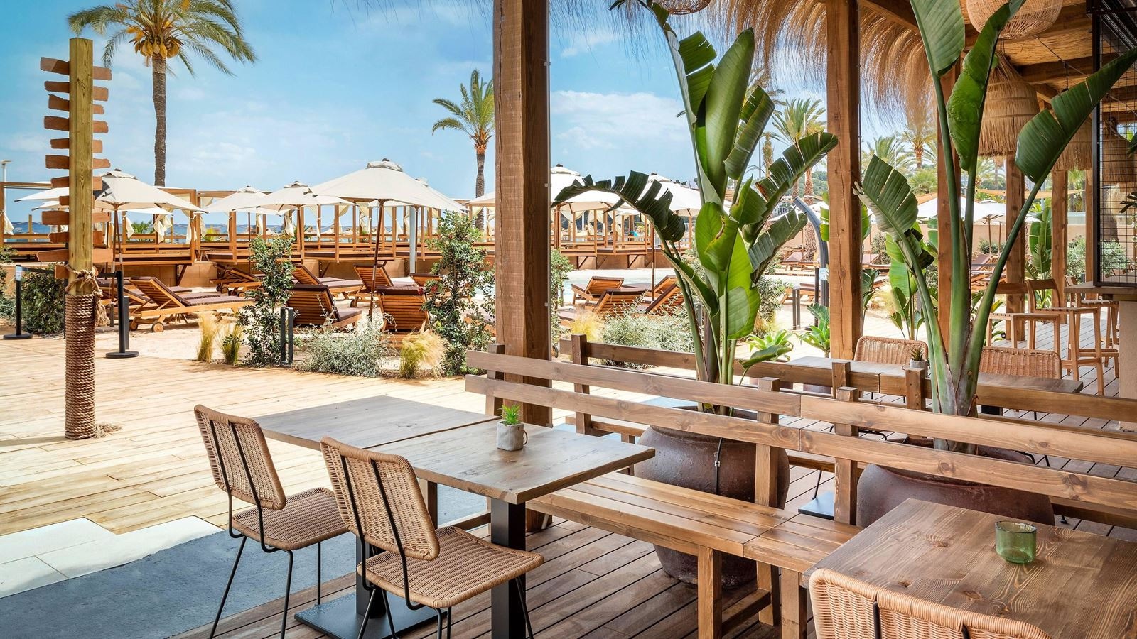 restaurants-hadleys-beach-club