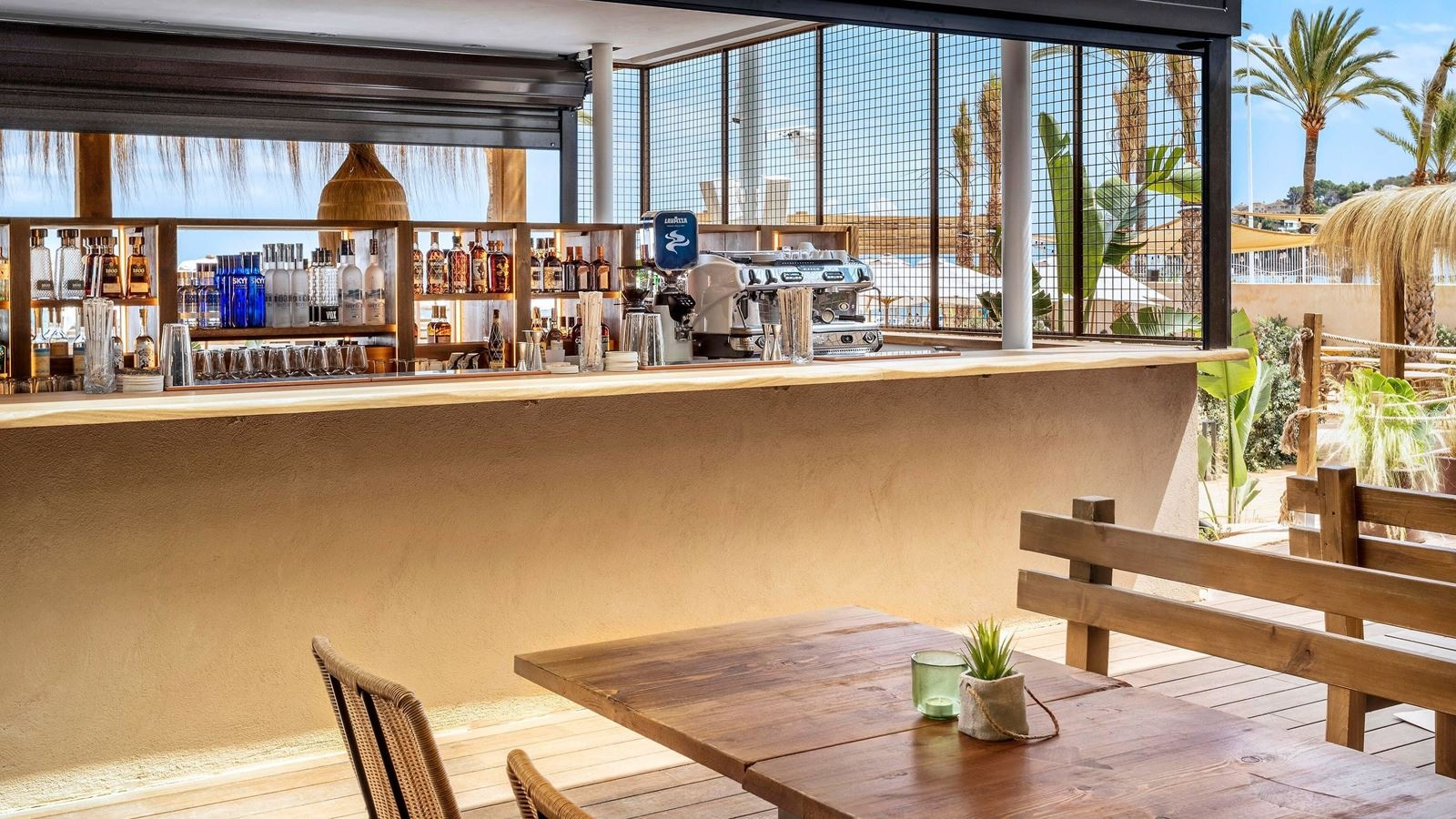 restaurants-hadleys-beach-club