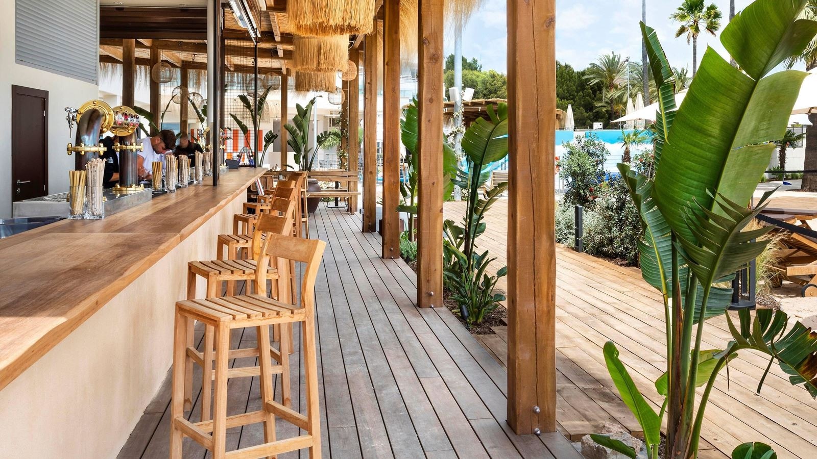 restaurants-hadleys-beach-club