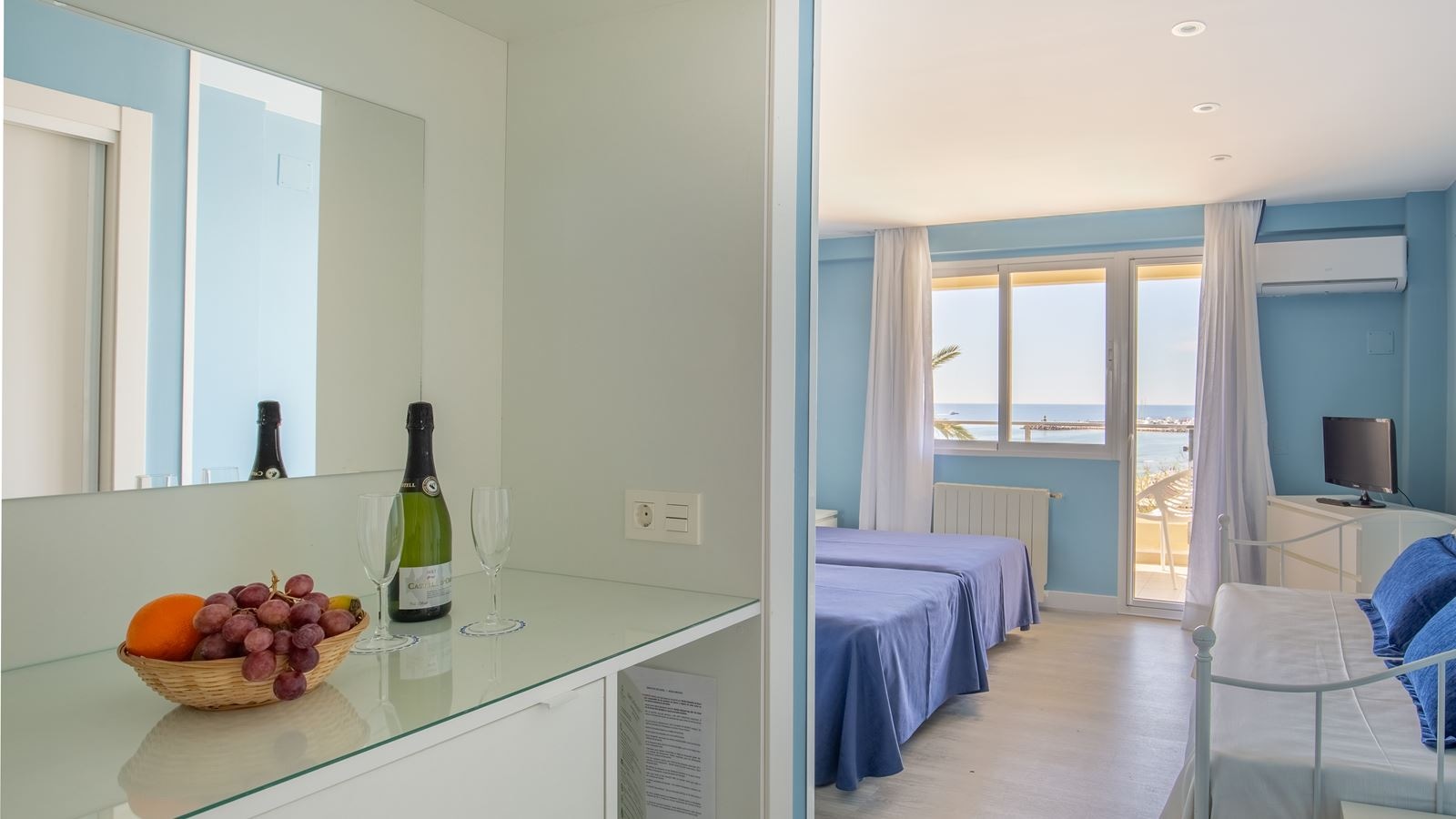 rooms-triple-pool-view
