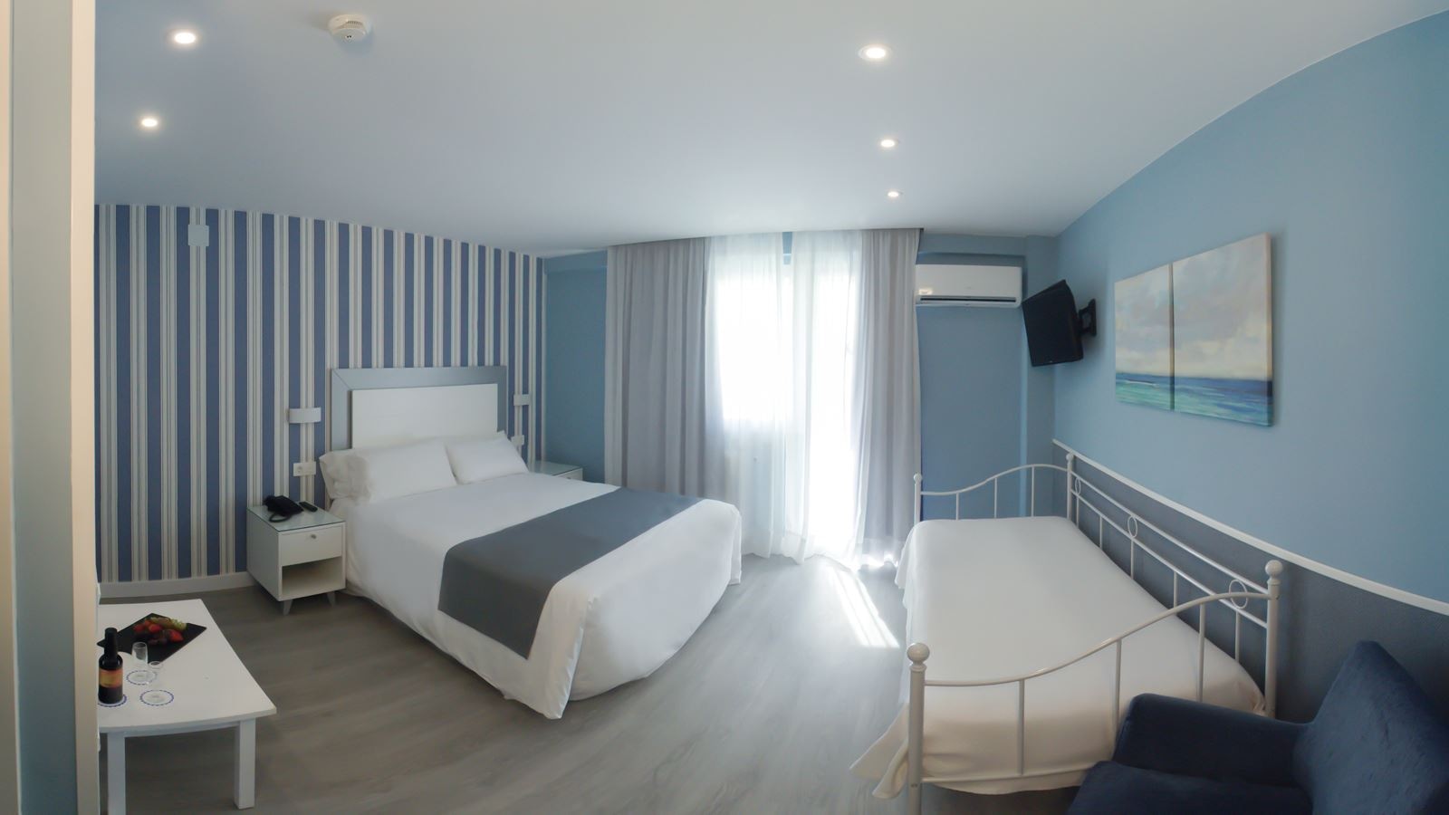 rooms-room-sea-view