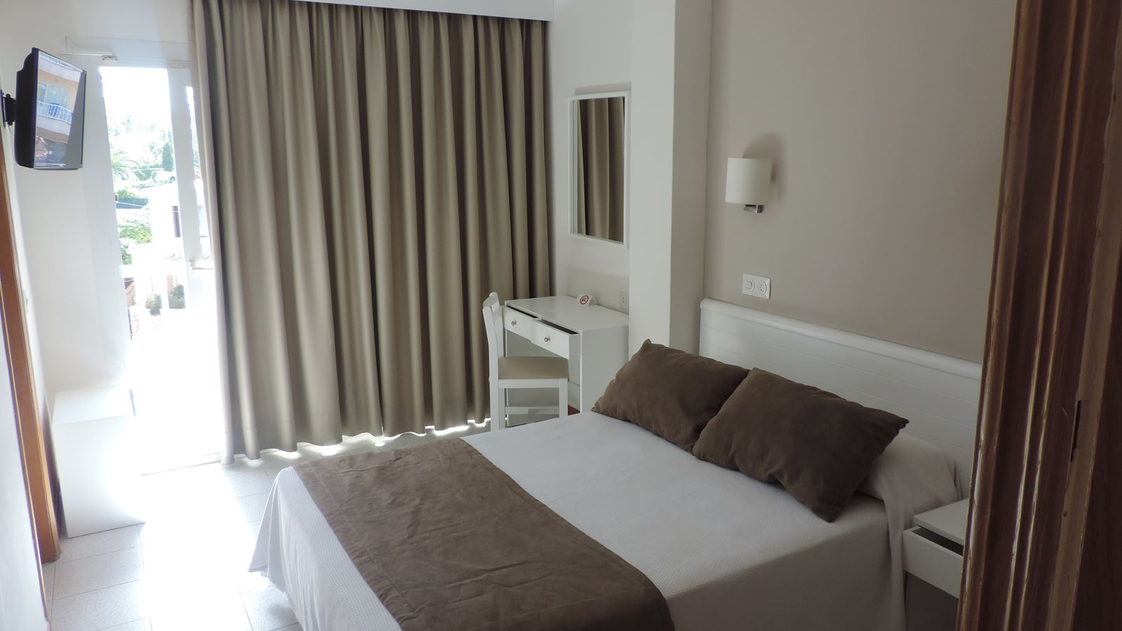 rooms-double-standard-with-balcony