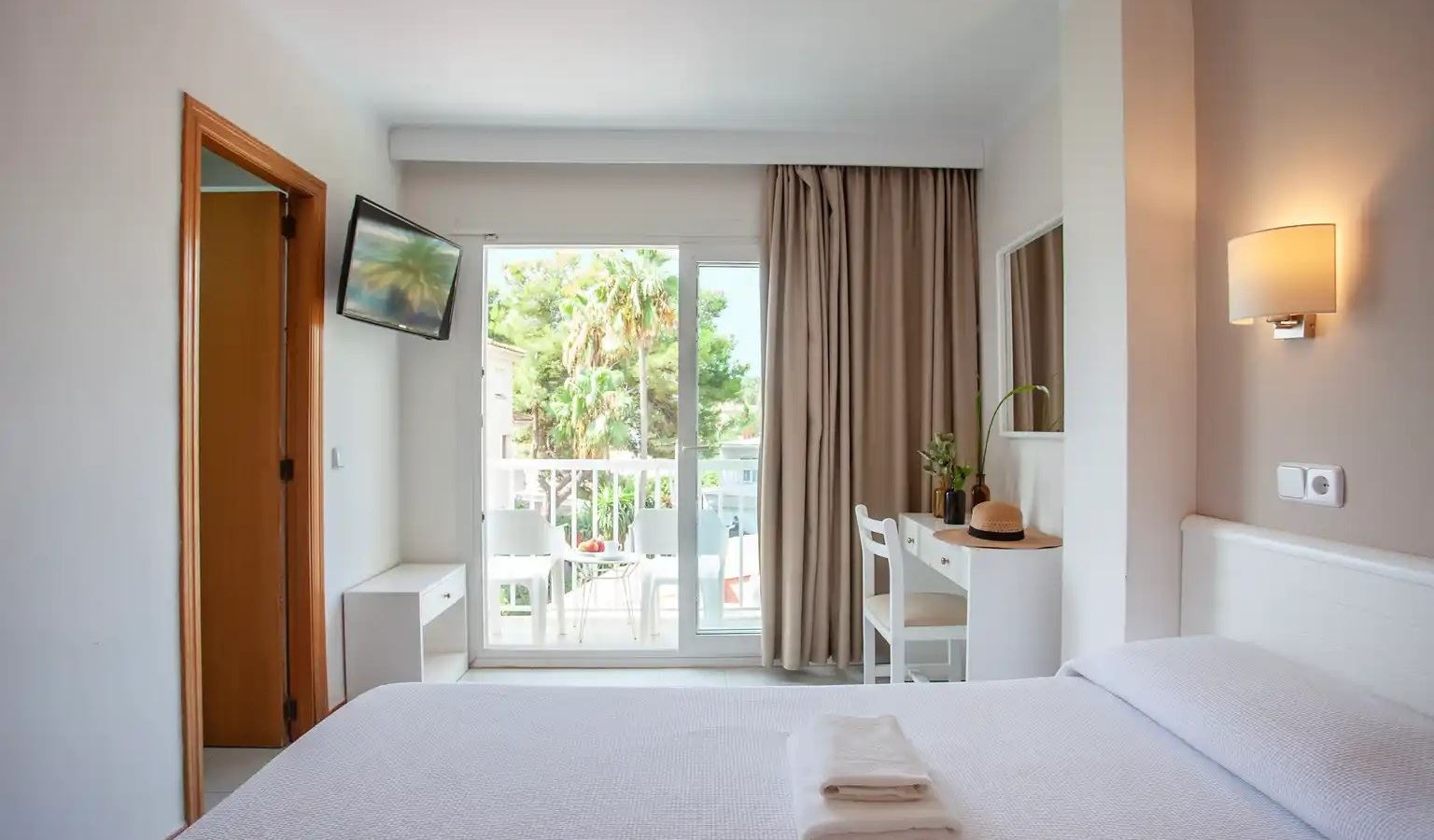 rooms-double-standard-with-balcony