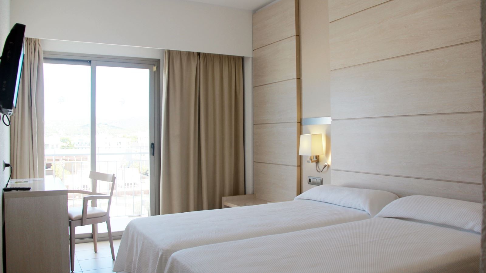 rooms-superior-twin-room