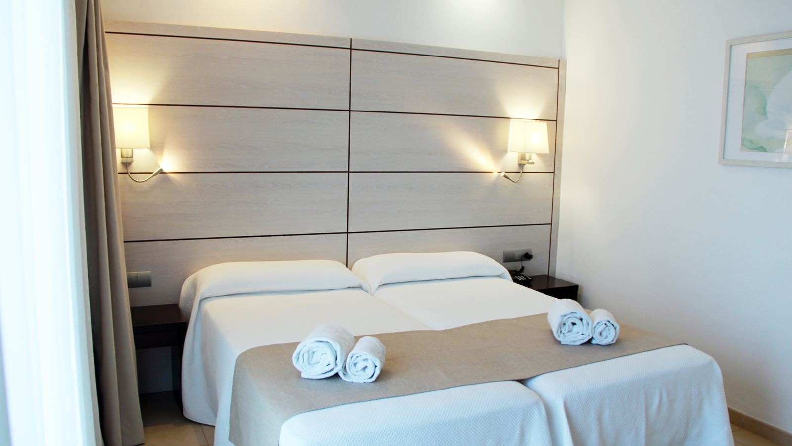 rooms-superior-twin-room