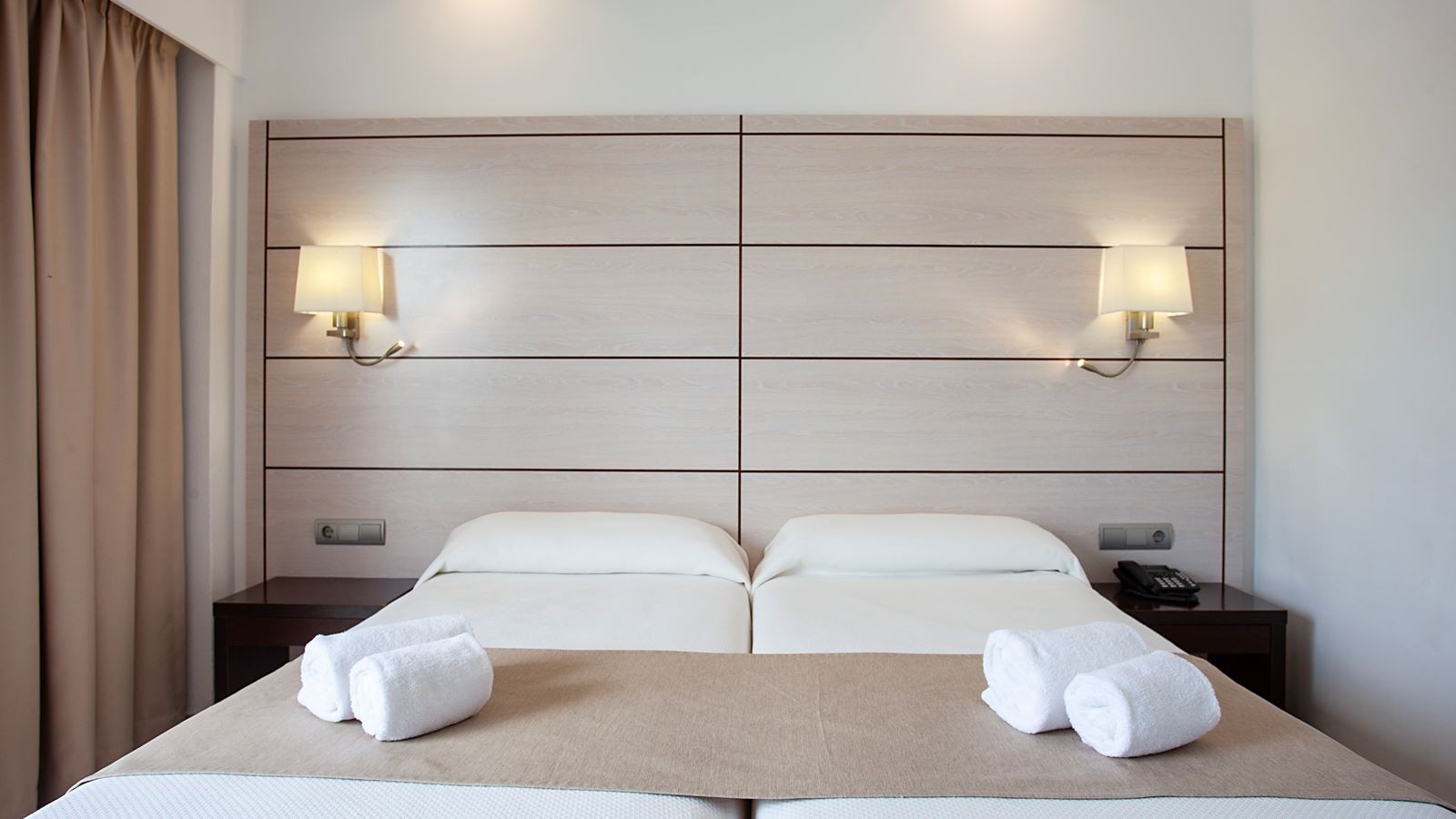 rooms-superior-twin-room