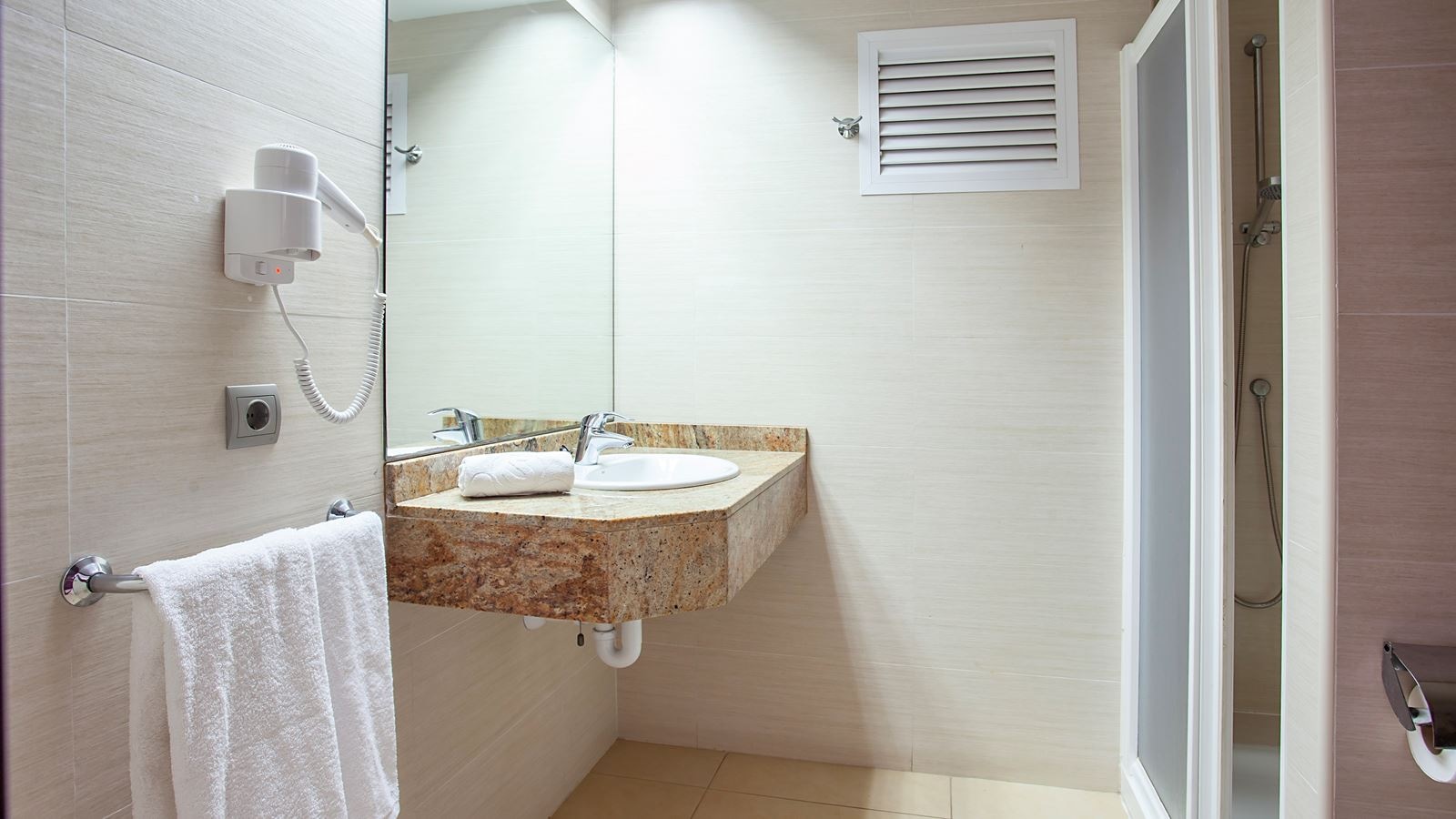 rooms-superior-twin-room